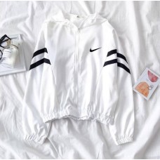 Ветровка в стиле оверсайз плащевка белый