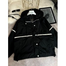 Очень легкая курточка-ветровка на подкладке черный+белый