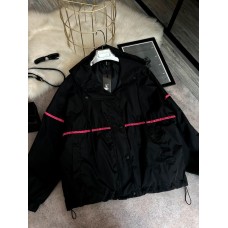 Очень легкая курточка-ветровка на подкладке черный+розовый