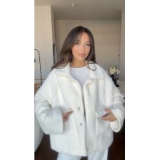 Роскошный меховой бомбер оверсайз с отложным воротничком+карманами молочный