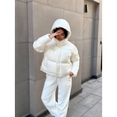 Комфортная куртка дутик с карманами и капюшоном белый