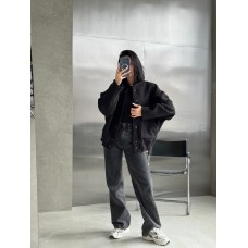 Бомбер оверсайз с накладными карманами на кнопках черный