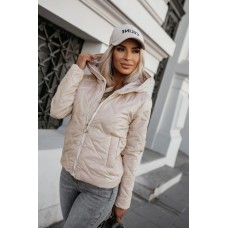 Классная курточка на молнии с капюшоном из плащевки лаке бежевый