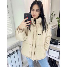 Женская куртка на молнии с капюшоном и карманами+накат наполнитель силикон бежевый