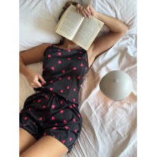 Шелковая пижама принт сердечки (шортики+кофточка на бретелях) черный