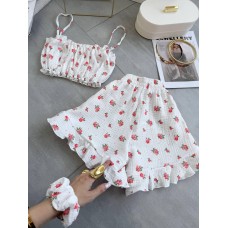 Пижама шортики свободного кроя и топ + резинка для волос принт цветы