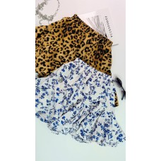 Молодежная юбка-шорты с воланчиками длиной мини белый в синий цветочек