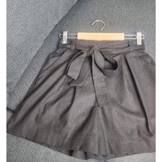 Льняные шорты с тканевым пояском черный