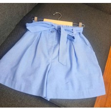 Льняные шорты с тканевым пояском голубой