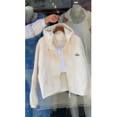 Женская ветровка с карманами на подкладке (Плащевка) молоко