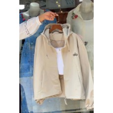 Женская ветровка с карманами на подкладке (Плащевка) беж