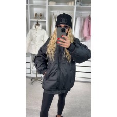 Женская куртка с манжетами на рукавах и понизу черный