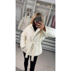 Короткая Куртка стеганая с поясом (плащевка) молоко