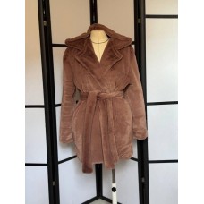 Шубка с карманами в боковых швах бежевый