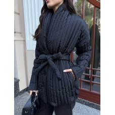 Женская куртка ровного кроя под пояс с удобными карманами черный