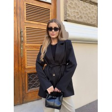 Элегантный пиджак прямого кроя с тонким поясом черный