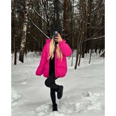 Женская теплая куртка на молнии и кнопках малина