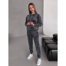 Велюровый базовый костюм: кофта с капюшоном с завязкой и карманом кенгуру+штаны с карманами графит