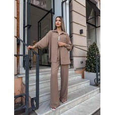 Брючный костюм из креп жатки: рубашка свободная с карманом+брюки мокко