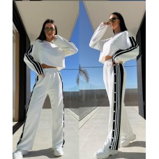 Спортивный костюм с лампасами (кофта укороченнаяна молнии+прямого кроя брюки) белый