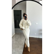 Комплект кофта с застежкой на пуговицы+юбка меди суженная к низу молоко