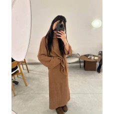 Удобный костюм свитер с юбкой в длине меди кэмел