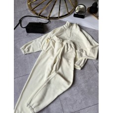 Теплый мягкий костюм из флиса (кофта воротник стойка+брюки по низу на резинке) молочный