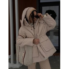 Теплая объемная зимняя куртка-парка с накладными карманами и капюшоном бежевый