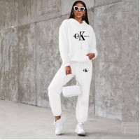 Спортивный костюм (Кофта на резинке+штаны) молочный