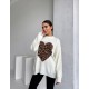 Удлиненный свитер в стиле Oversize с сердечком молочный