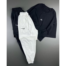 Спортивный костюм (Футболка свободного кроя+спортивные брюки с манжетами) верх черный+низ белый