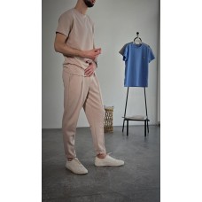 Костюм мужской: Футболка с фактурной текстурой+брюки с боковыми карманами беж