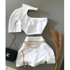 Костюм: топ с открытым плечом+юбка-шорты белый