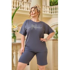 Женский костюм футболка свободного кроя с стразами и шорты с карманами графит