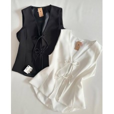 Современный костюм: жилетка + юбка / шорты черный