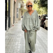 Легкий костюм свободного кроя (рубашка с кокеткой+брюки с карманами) олива