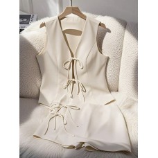 Летний костюм (шорты+жилет с завязочками) молочный