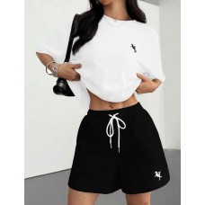 Удобный повседневный костюм с логотипом (футболка+шорты) молоко+черный