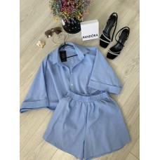 Комплект: свободная рубашка с воротником и укороченные шорты голубой