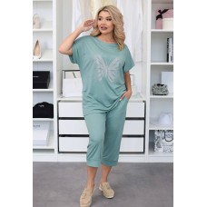 Костюм-двойка для прогулки - футболка и капри фисташка