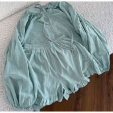 Летний костюм (шортики с волнанами+кофточка на завязочках по горловине) мята