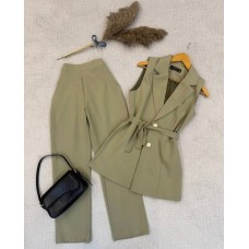 Брючный костюм (пиджак под пояс+брюки прямого кроя) костюмка хаки