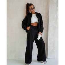 Костюм с просторными брюками на резинке и укороченной кофтой со спущенным плечом черный