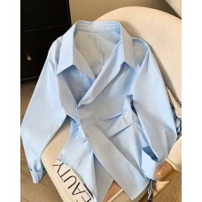 Классическая рубашка асимметричного кроя на пуговицах голубой